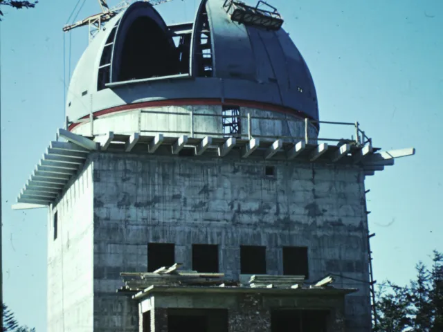 Das Leopold Figl-Observatorium am Mitterschöpfl, kurz vor der Fertigstellung, ca. 1968