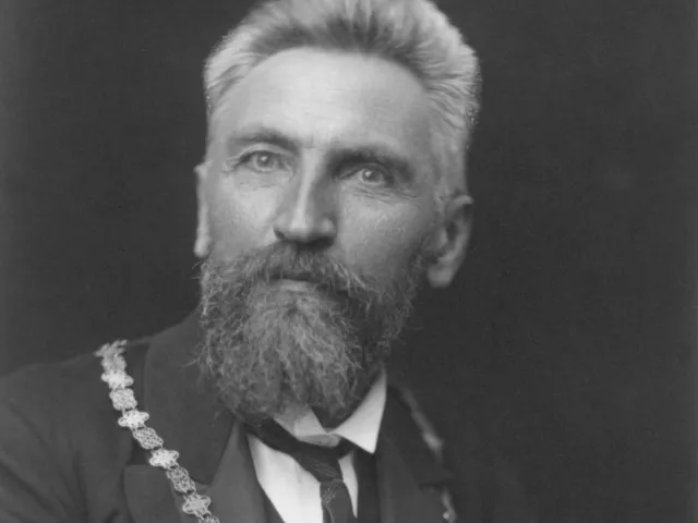 Hans Sperl (1861–1959) mit Rektorskette