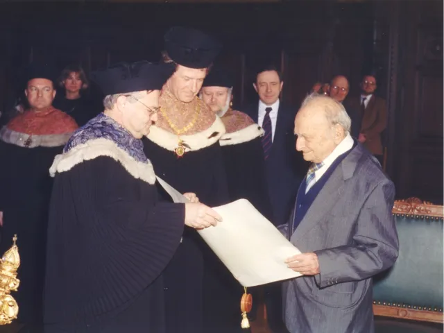 Verleihung des Ehrendoktorates der Universität Wien an Albert Drach durch Wendelin Schmidt-Dengler