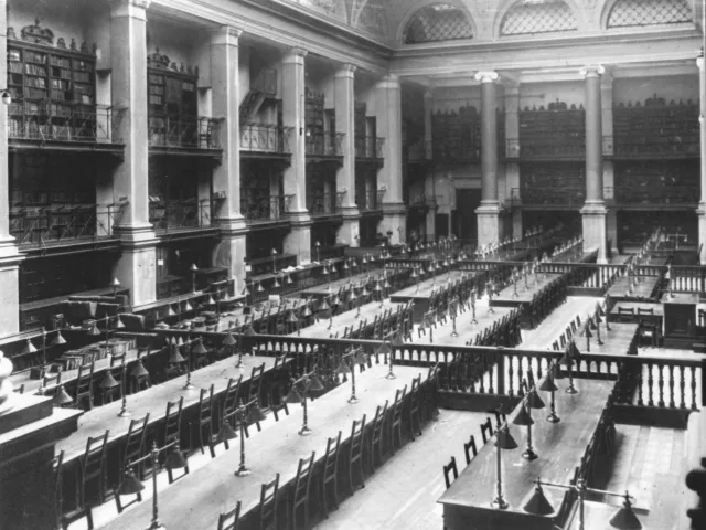 Lesesaal der Universitätsbibliothek im Hauptgebäude der Universität Wien