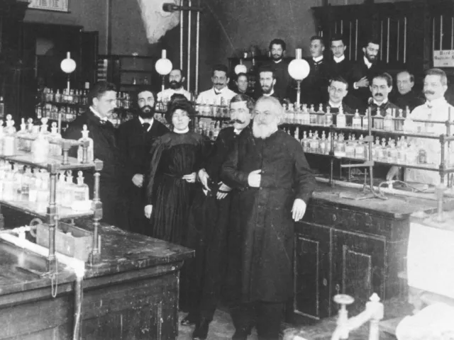 Ernst Ludwig (1842–1915) im Laboratorium des pathologisch-chemischen Instituts in Wien