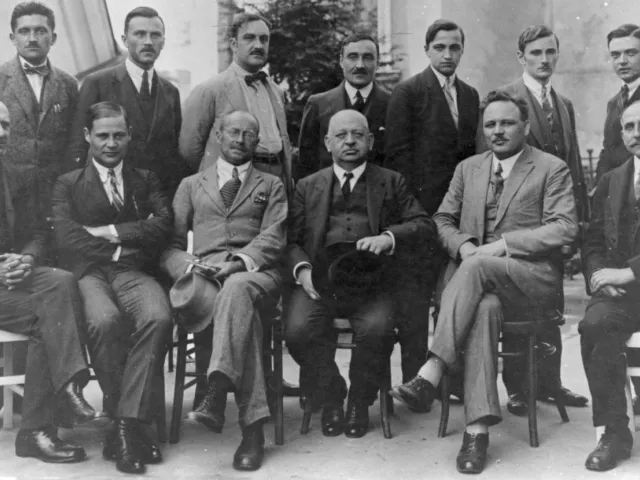 Albin Haberda (1868–1933, Gerichtsmedizin) mit seinen Mitarbeitern