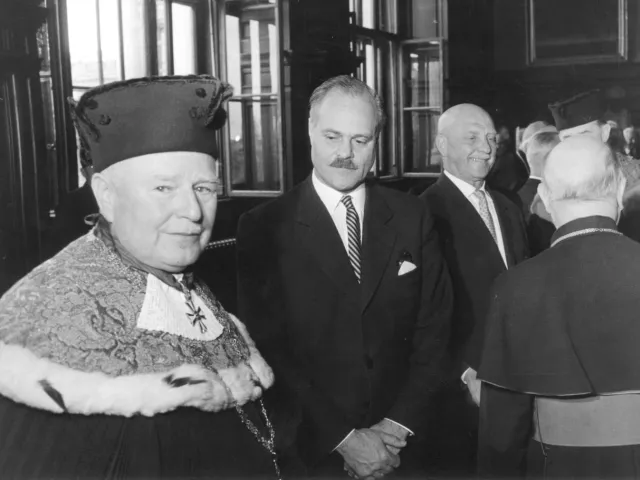 Prorektor Albin Lesky und Minister Theodor Piffl-Percevic bei der feierlichen Inauguration des Rektors Karl Fellinger