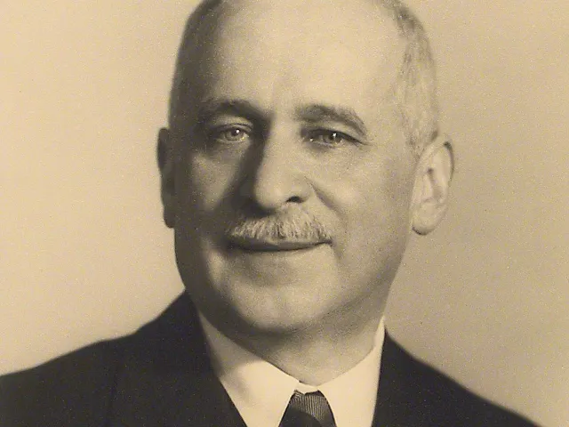 Hans Hirsch (1878–1940), Geschichte