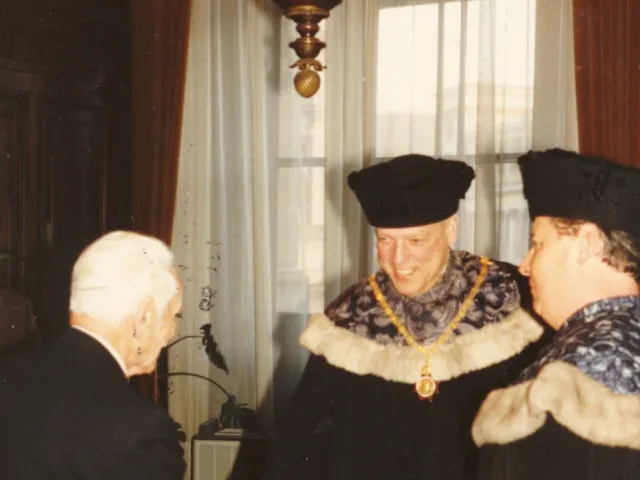 Dekan Othmar Preining bei der Verleihung des Ehrendoktorats an Karl Mandl