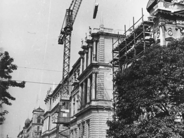 Wiederaufbau des Juristentraktes des Hauptgebäudes nach dem Zweiten Weltkrieg, ca. 1946–1951