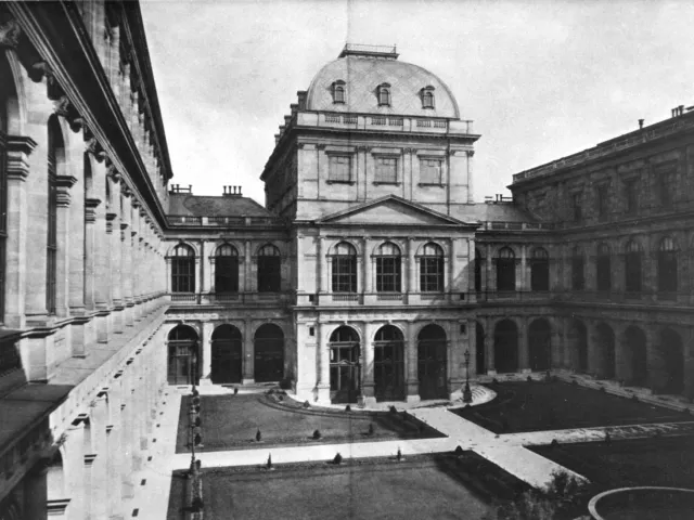 Ansicht des Arkadenhofes der Universität Wien vor 1910