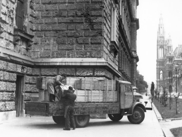 Rückführung der Universitätsbibliothek ins Hauptgebäude