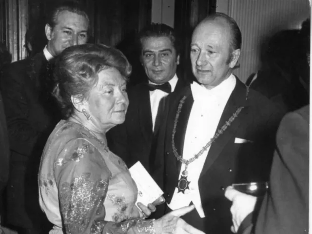 Bundesminister für Wissenschaft und Forschung Dr. Hertha Firnberg am Universitätsball 1974 bzw. 1975