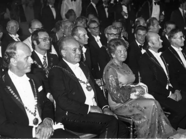 Bundesminister für Wissenschaft und Forschung Dr. Hertha Firnberg am Universitätsball 1974 bzw. 1975