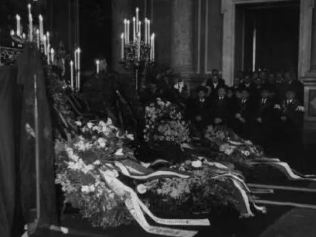 Trauerfeier für den im Amt verstorbenen Rektor Wilhelm Czermak: Aufbahrung im großen Festsaal