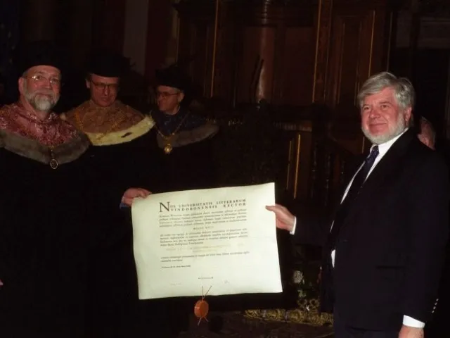 Roger Wets bei der Verleihung des Ehrendoktorats durch Dekan Günther Haring und Rektor Georg Winckler