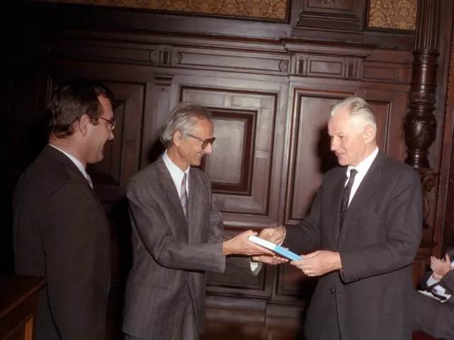 Überreichung der Festschrift „Zur Aktualität des Alten Testaments“ zum 65. Geburtstag an den Geehrten Prof. Georg Sauer