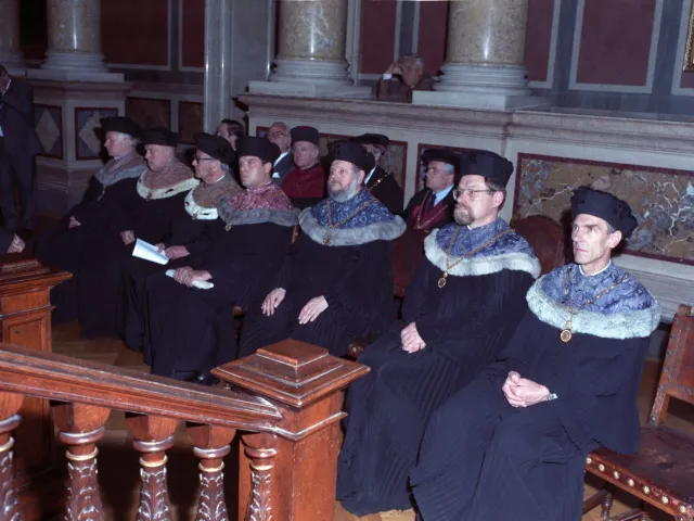Rektoren und Dekane bei der Ernennung von Ernst Hiesmayr zum Ehrensenator der Universität Wien