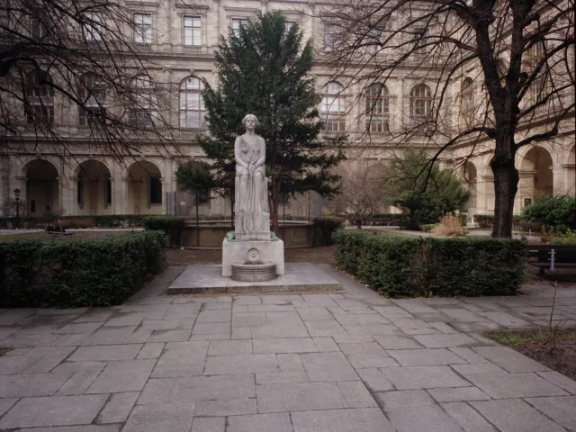 Kastalia-Brunnen im Arkadenhof des Universitätshauptgebäudes