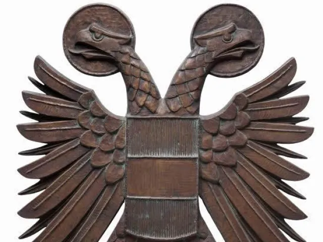 Austrofaschistischer Doppeladler von Wilhelm Bormann, Originalausstattung des Auditorium Maximum 1936