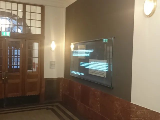 Gedenkwand im Foyer der Fakultät für Chemie, Ansicht 2018