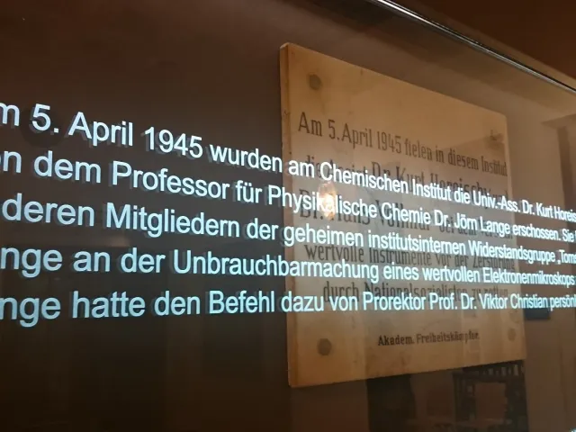 Gedenkwand im Foyer der Fakultät für Chemie, Gedenktafel Horeischy Vollmar, 2018