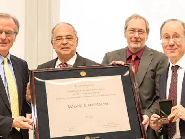 Verleihung der Oskar-Morgenstern-Medaille an Roger Myerson durch Altrektor Georg Winckler, Rektor Heinz W. Engl und Dekan Ol…