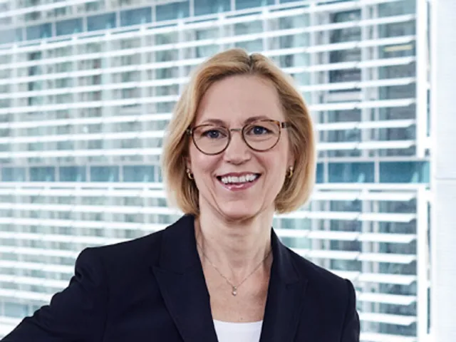 Bettina Perthold, Staats- und Verwaltungsrecht