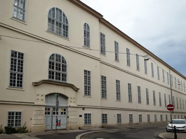 Zahnklinik der MedUni Wien (ehem. Garnisonsspital), Van Swieten-Gasse 1