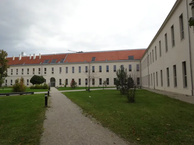 Innenhof der Zahnklinik der MedUni Wien (ehem. Garnisonsspital), Van Swieten-Gasse 1, Sensengasse 2a