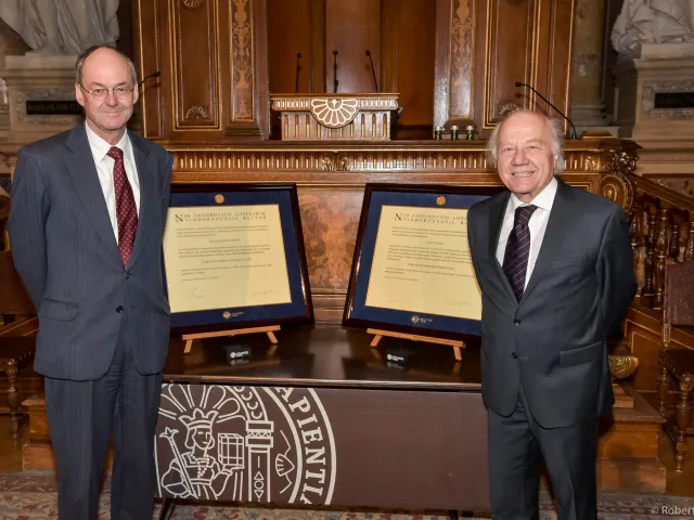 Wolfgang Ernst und Lajos Vékás bei der Verleihung des Ehrendoktorats der Universität Wien
