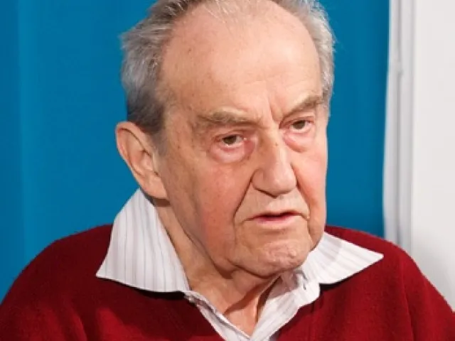 Otto Gschöpf im Interview mit Schüler*innen der 4B der Musikhauptschule Wendstattgasse 5, 1100 Wien, in der Demokratiewerkst…