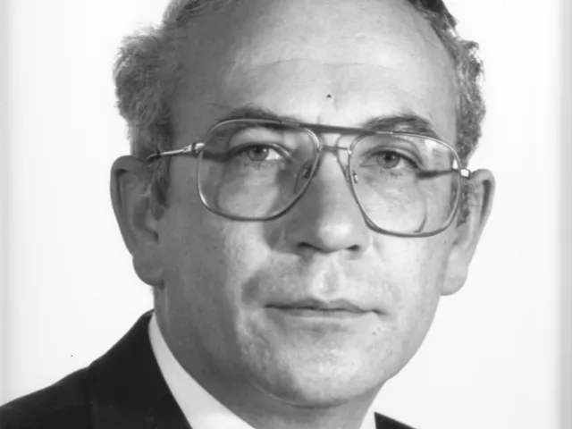 Karl Burian, Professor für Physiologie und Anatomie der Pflanzen (1939–1998)