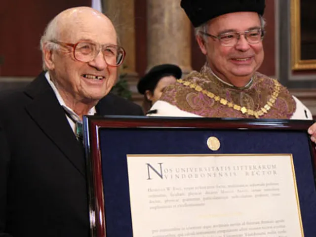 Walter Kohn mit Rektor Heinz Engl bei der Verleihung des Ehrendoktorats der Universität Wien