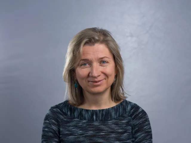 Gyöngyi Lóranth, Finanzwirtschaft