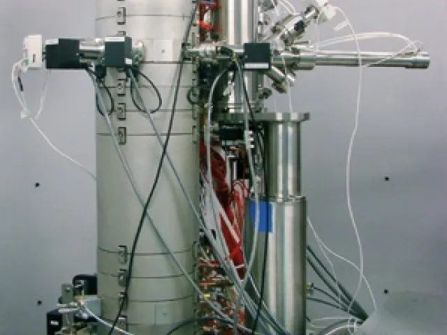 Elektronenmikroskop an der Arbeitsgruppe Physik Nanostrukturierter Materialien der Fakultät für Physik, Universität Wien (Pr…