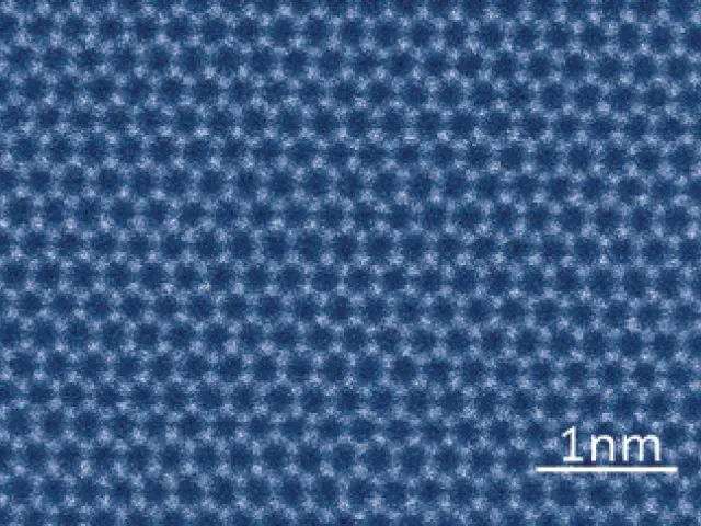 Das Elektronenmikroskop der Universität Wien ermöglicht die atomare Feinstruktur von Materialien aufzuzeigen. Hier die Abbil…