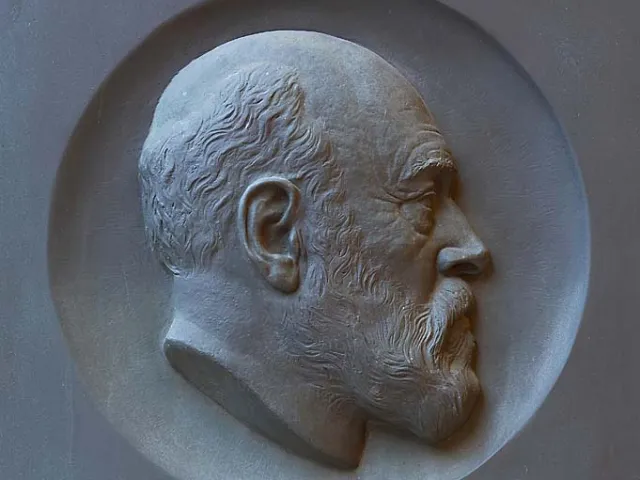 Denkmal für Jakob Schipper im Arkadenhof der Universität Wien, gestaltet von Josef Müllner, enthüllt 1928