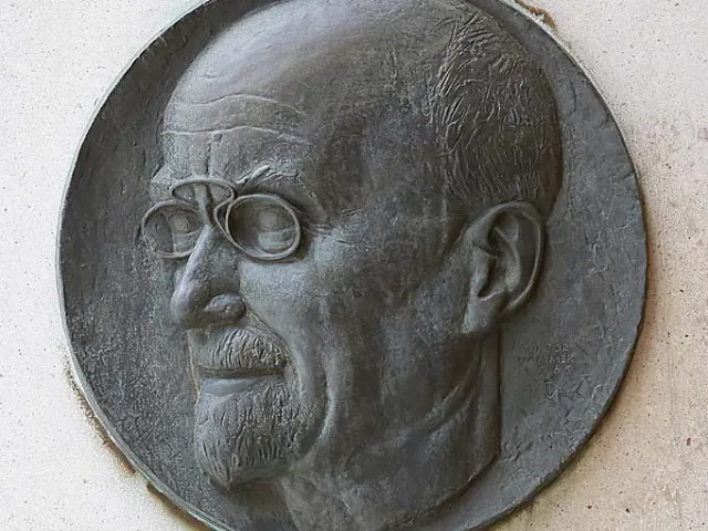 Denkmal für Johann Sölch (1883–1951) im Arkadenhof der Universität Wien, gestaltet von Viktor Hammer, enthüllt 1965