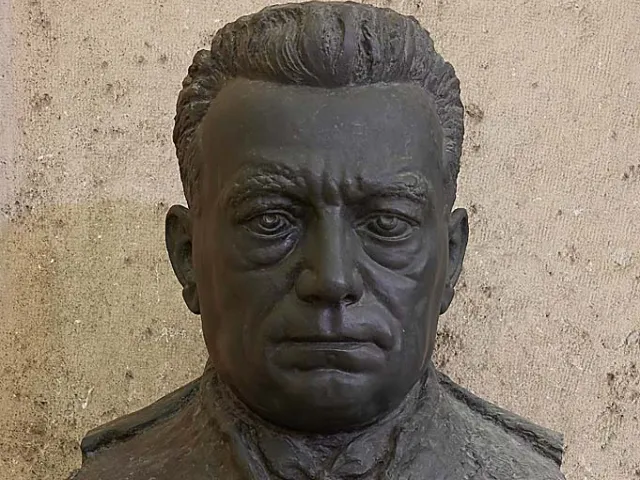 Denkmal (Porträtbüste) für Heinrich Swoboda (1861–1923) im Arkadenhof der Universität Wien, gestaltet von Franz Strahammer,…