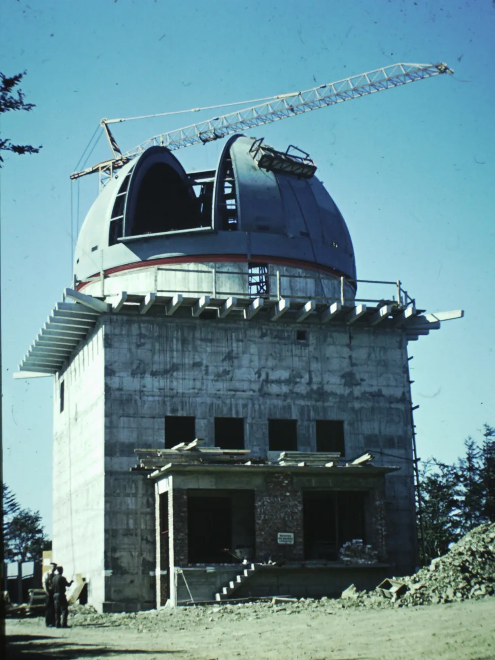 Das Leopold Figl-Observatorium am Mitterschöpfl, kurz vor der Fertigstellung, ca. 1968