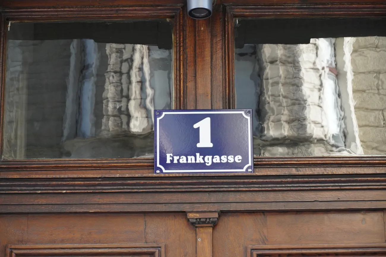 Wien 9, Frankgasse 1 Hausnummernschild neu