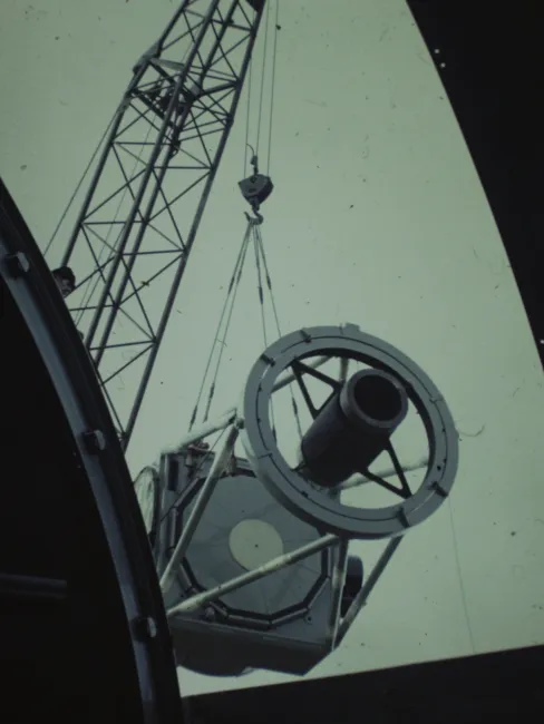 Einbau des Teleskops im Leopold Figl-Observatorium am Mitterschöpfl, 1968