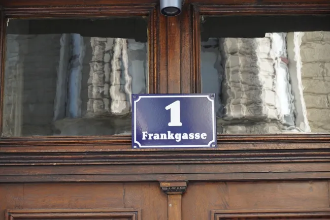 Wien 9, Frankgasse 1 Hausnummernschild neu