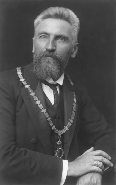 Hans Sperl (1861–1959) mit Rektorskette