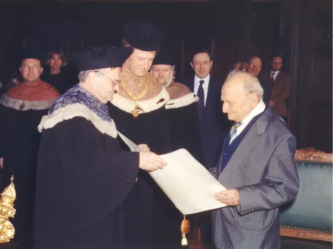 Verleihung des Ehrendoktorates der Universität Wien an Albert Drach durch Wendelin Schmidt-Dengler