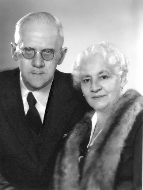 Martin Hell (1885–1975, Landesarchäologe in Salzburg) und seine Ehefrau Karoline (Lina) Hell