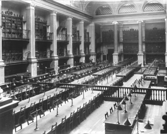 Lesesaal der Universitätsbibliothek im Hauptgebäude der Universität Wien
