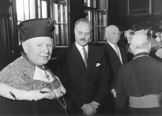 Prorektor Albin Lesky und Minister Theodor Piffl-Percevic bei der feierlichen Inauguration des Rektors Karl Fellinger