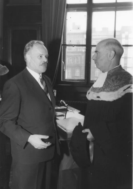 Feierliche Inauguration des Rektors Fritz Schwind: Unterrichtsminister Theodor Piffl-Perčević mit Rektor Fritz Schwind