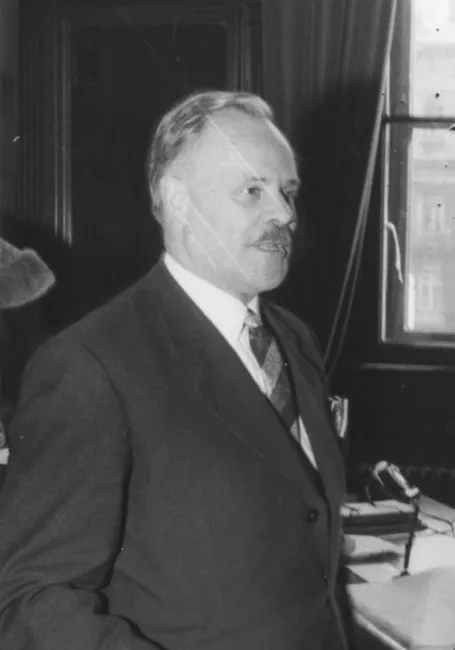 Unterrichtsminister Theodor Piffl-Perčević bei der feierlichen Inauguration des Rektors Fritz Schwind