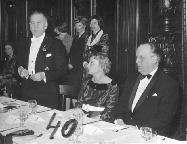Leopold Swossil (1914–1998) und Viktor Wiedemann bei der Collatio academica des Universitätsbundes Alma Mater Rudolphina, Fe…