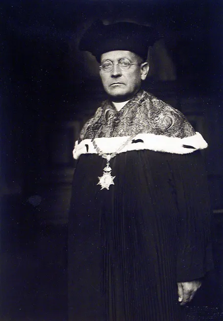 Ernst Tomek (1879–1954) als Rektor der Universität Wien, 1933