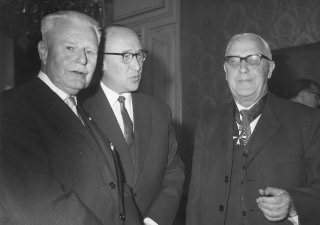 Ehrenzeichenüberreichung im BMU an Albin Lesky, Herbert Hunger und Alfred Verdroß [Verdross]